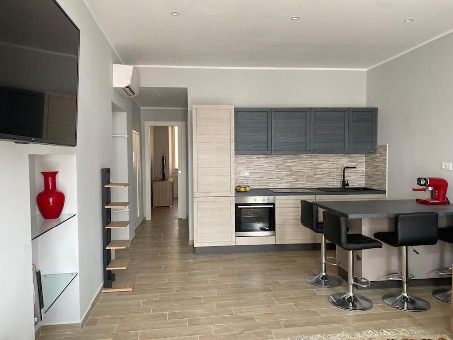 Appartamento Centralissimo In Piazza Bresca 산레모 외부 사진