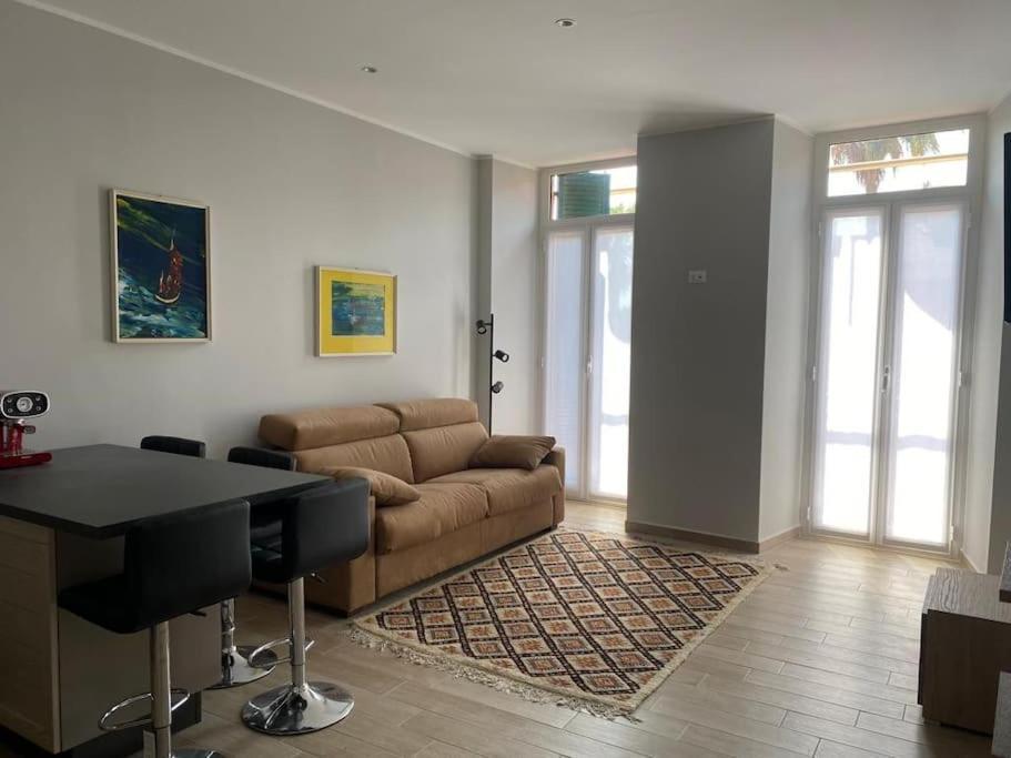 Appartamento Centralissimo In Piazza Bresca 산레모 외부 사진