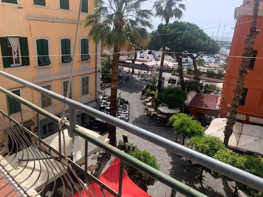 Appartamento Centralissimo In Piazza Bresca 산레모 외부 사진